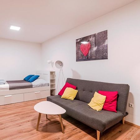 Central Studio Boulevard Boedapest Buitenkant foto