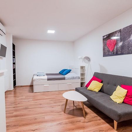 Central Studio Boulevard Boedapest Buitenkant foto