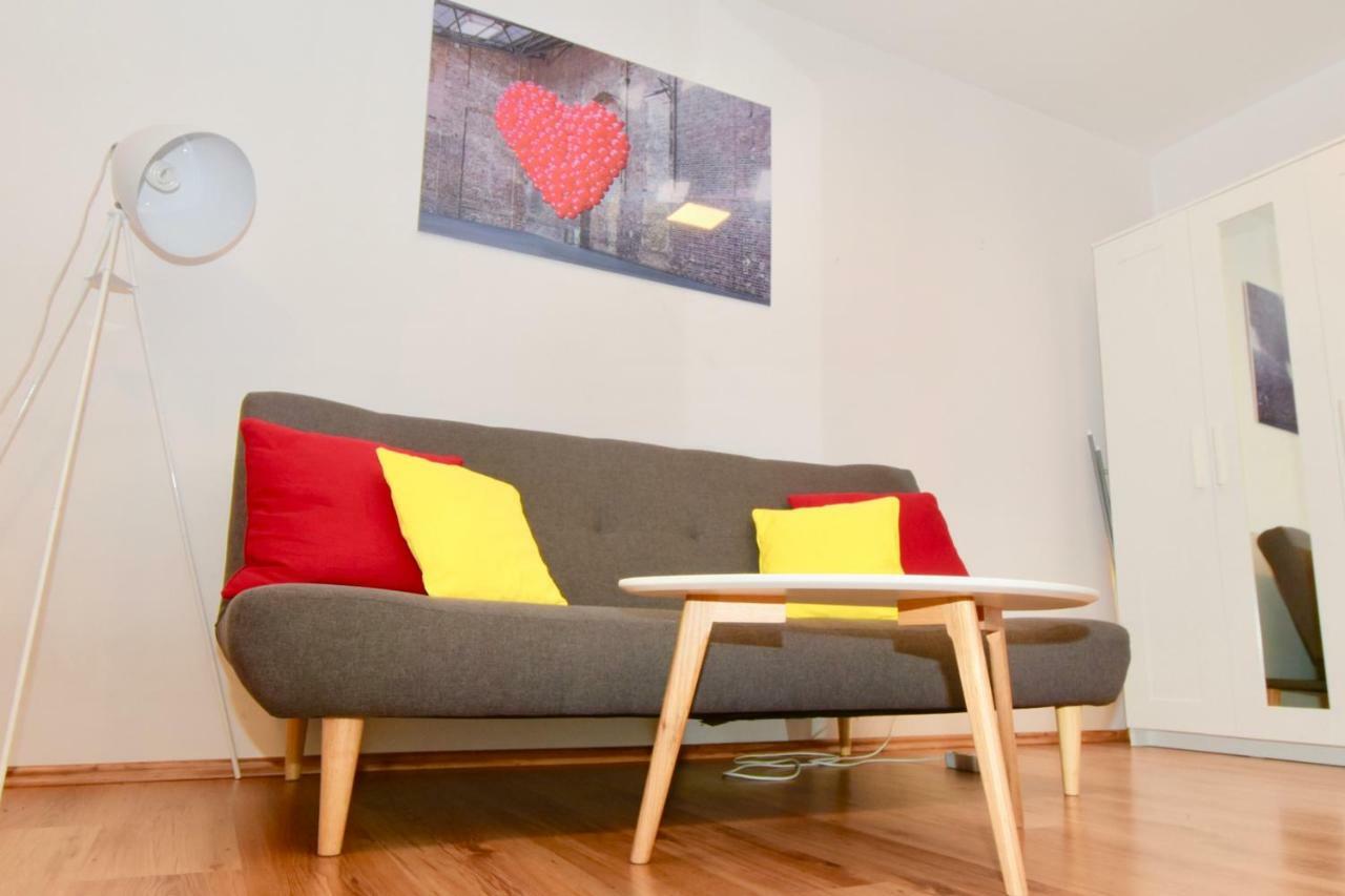 Central Studio Boulevard Boedapest Buitenkant foto
