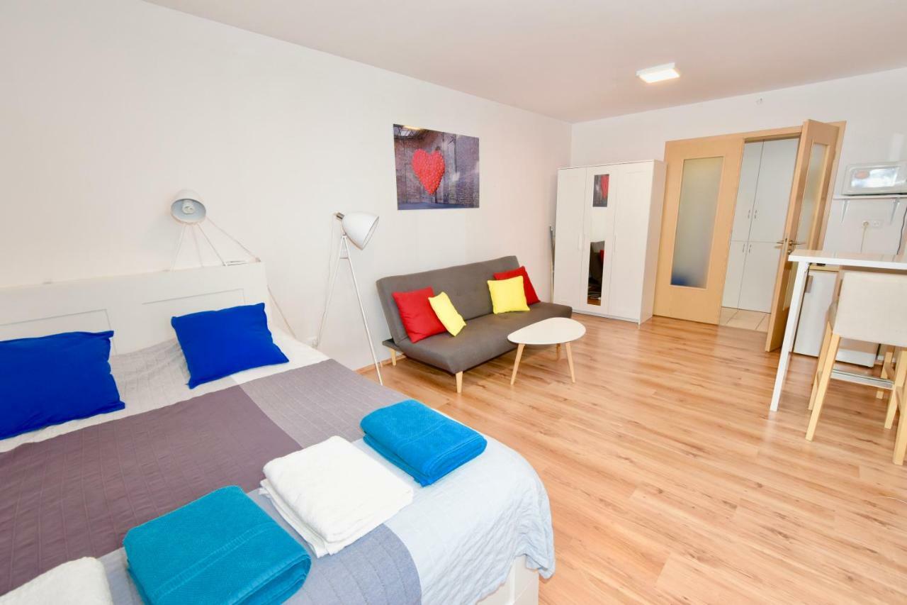 Central Studio Boulevard Boedapest Buitenkant foto