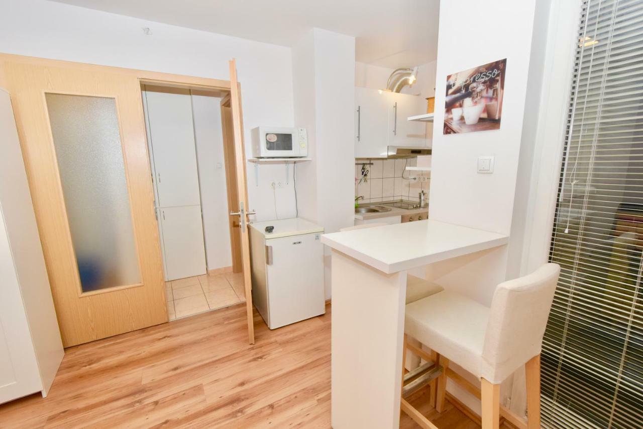 Central Studio Boulevard Boedapest Buitenkant foto