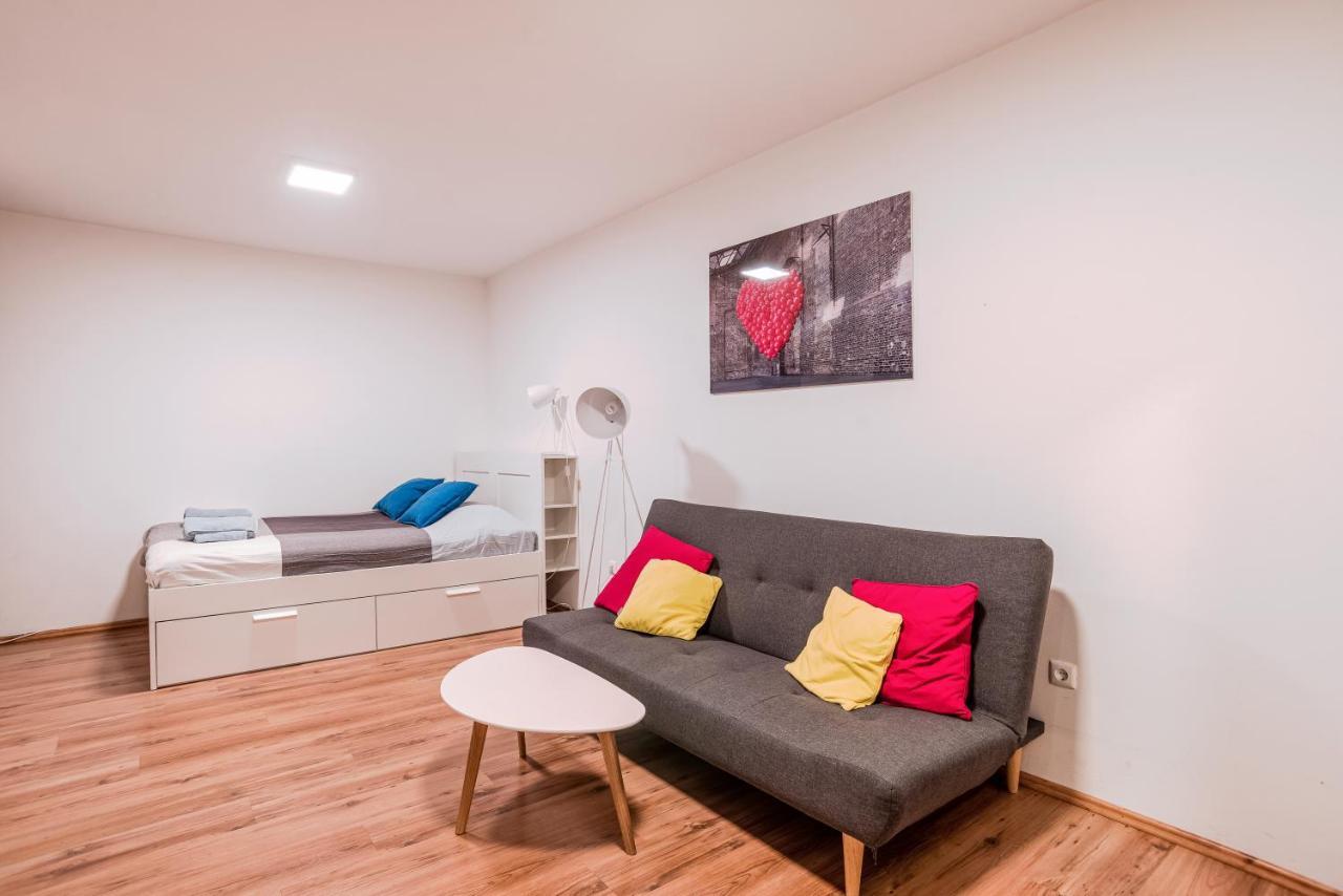Central Studio Boulevard Boedapest Buitenkant foto