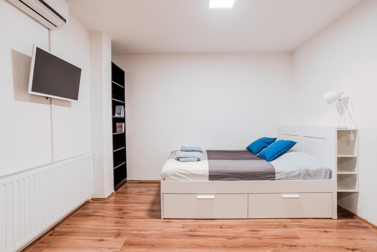 Central Studio Boulevard Boedapest Buitenkant foto